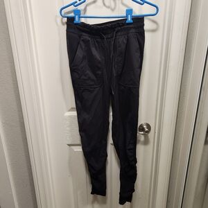 Lululemon jogger pants size 6